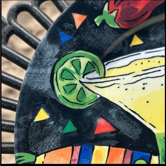 6 “Hot & Spicy” Plates And 6 Blue Salsa Containers. - Picture 4 of 7